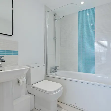 City Centre Apartment With Cathedral Views And Free Parking Chichester Exterior photo