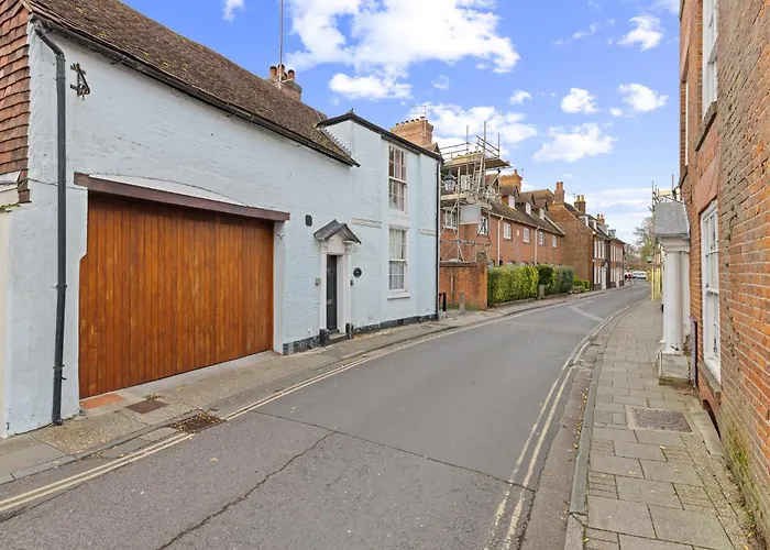 City Centre Apartment With Cathedral Views And Free Parking