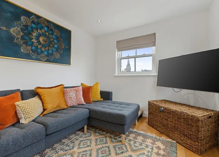 City Centre Apartment With Cathedral Views And Free Parking