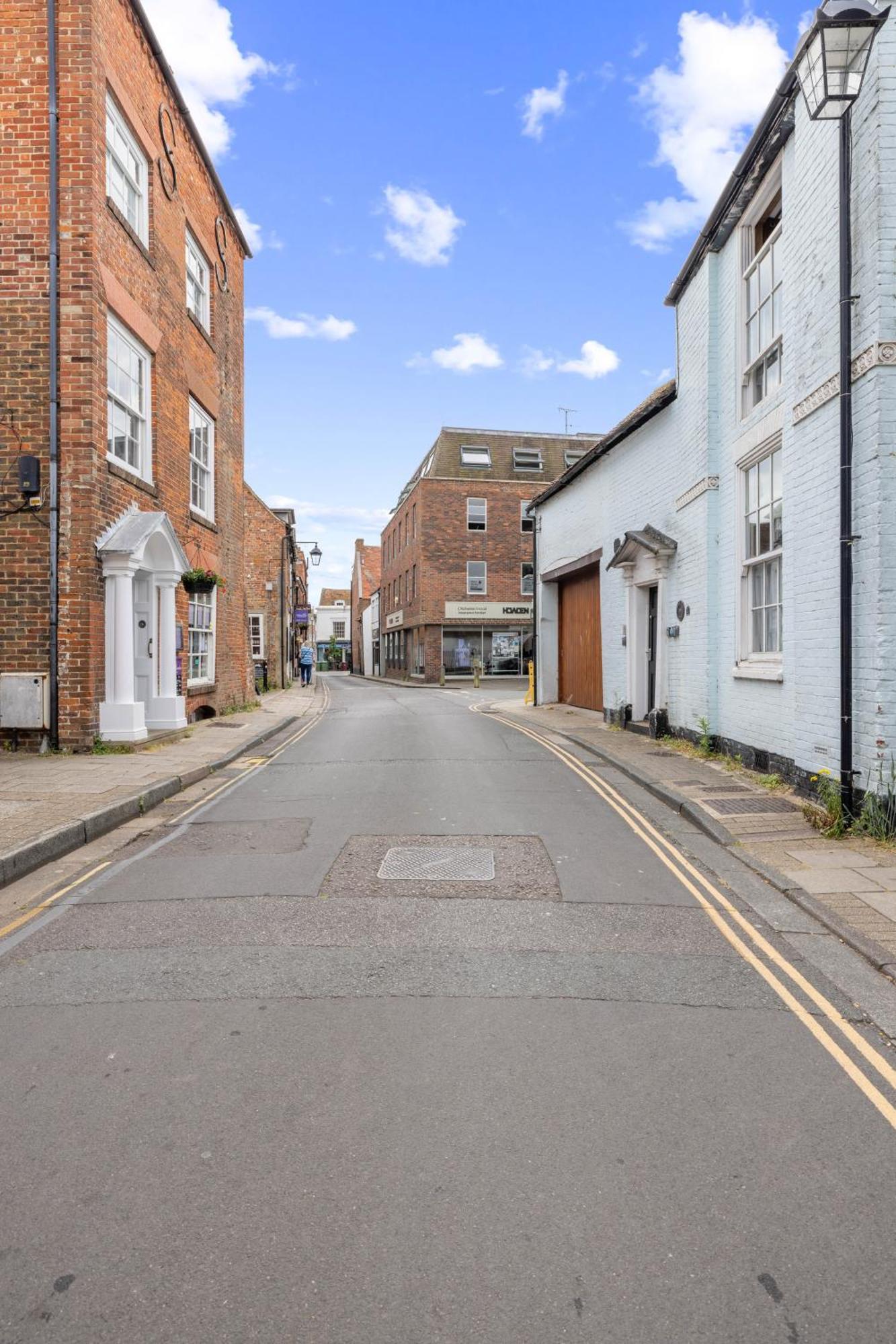 Centre With Cathedral Views And Free Parking- Self Check In Apartment *